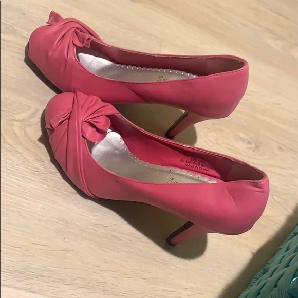 Black laced pumps - Picture 9 of 9